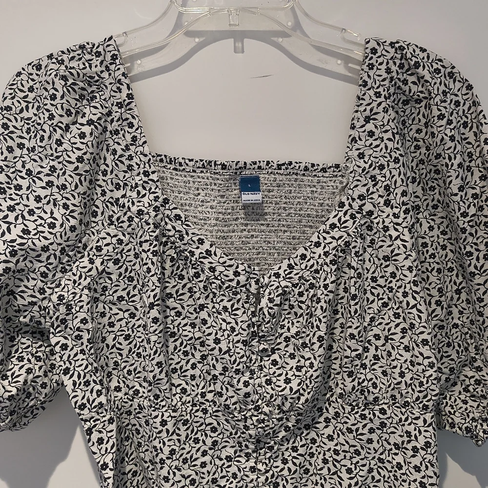 Old Navy Black and White Floral Puff-Sleeve Blouse